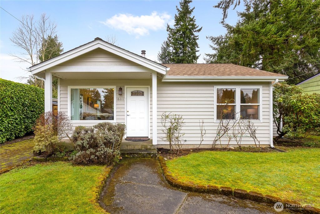 Photo of 16011 27th Avenue NE, Shoreline, WA 98155 (MLS # 2489706)