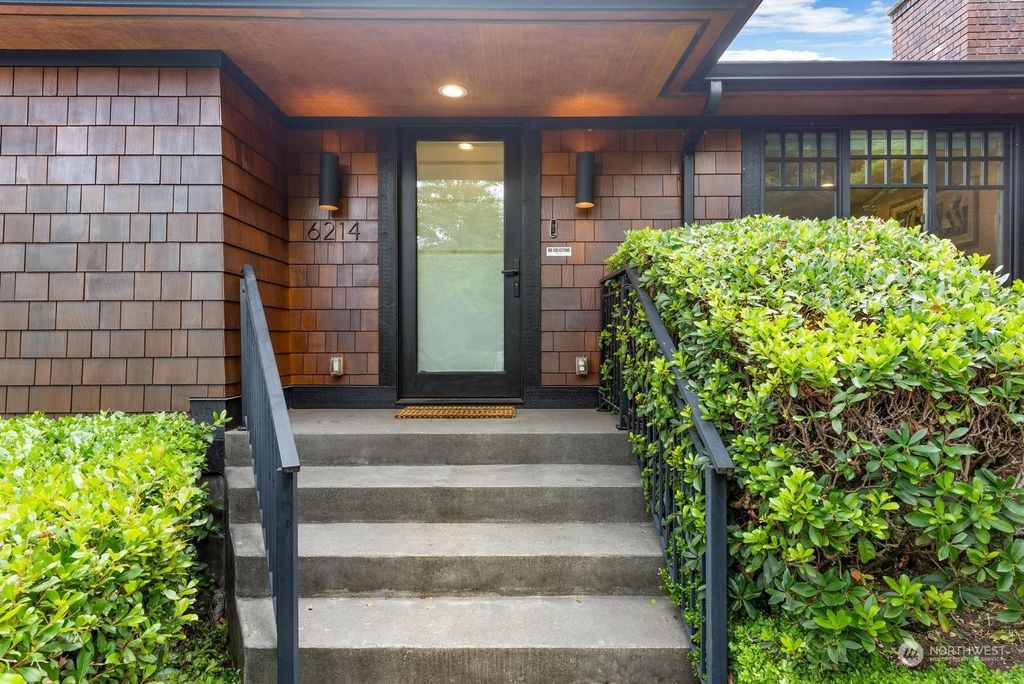 Photo of 6214 Vassar Avenue NE, Seattle, WA 98115 (MLS # 2150373)