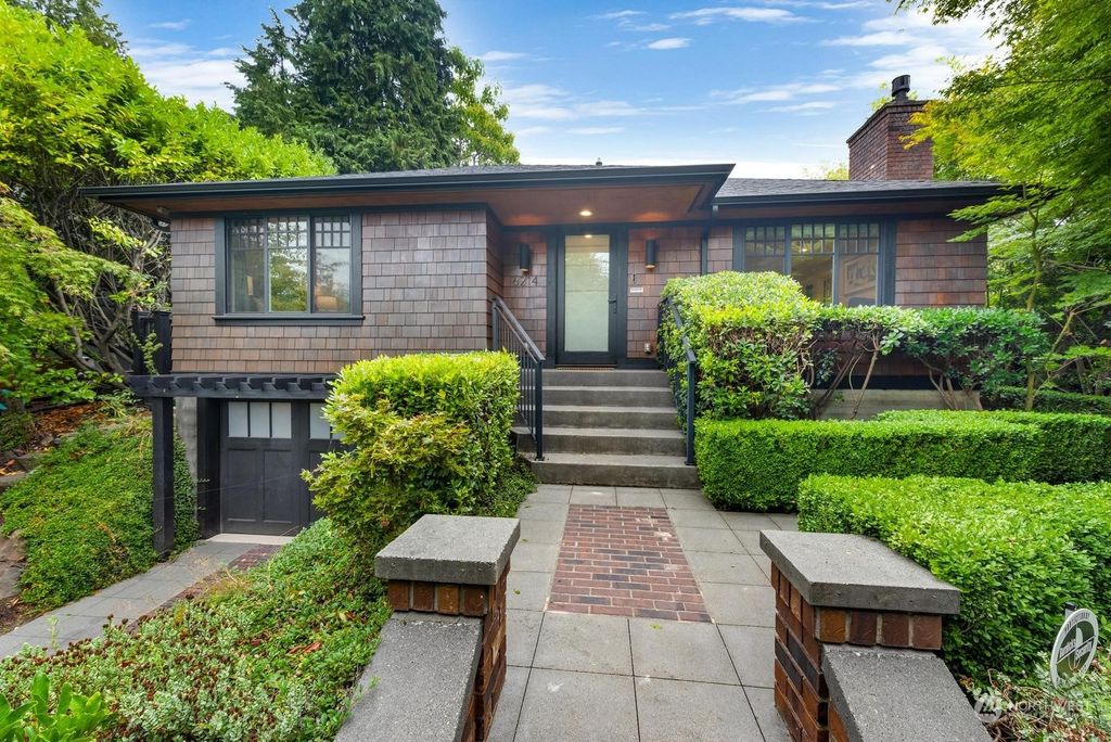 Photo of 6214 Vassar Avenue NE, Seattle, WA 98115 (MLS # 2150373)