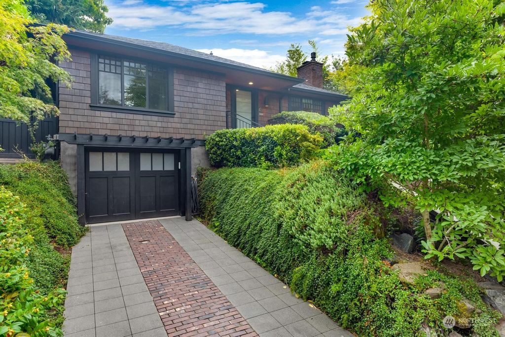 Photo of 6214 Vassar Avenue NE, Seattle, WA 98115 (MLS # 2150373)