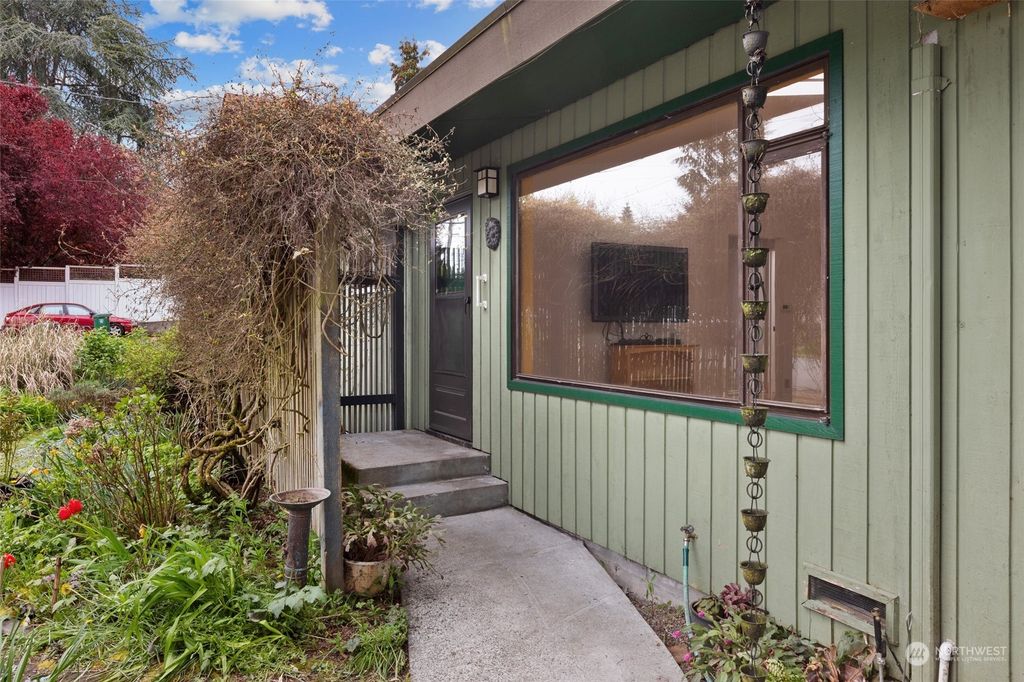 Photo of 1201 NE 124th Street, Seattle, WA 98125 (MLS # 2064513)