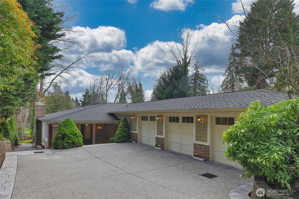 Photo of 7661 NE 14th Street, Medina, WA 98039 (MLS # 2408319)