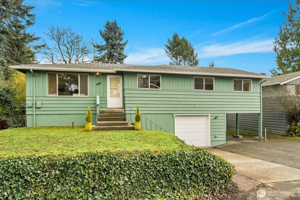 Photo of 11416 18th Place SW, Burien, WA 98146 (MLS # 2336351)