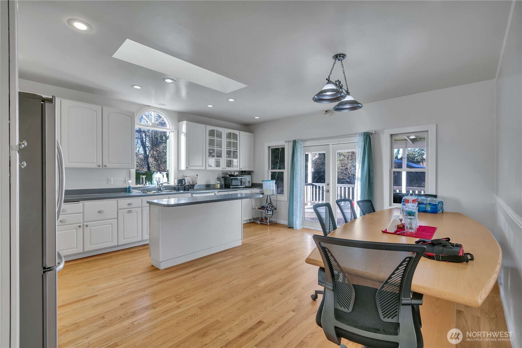 10709 Woodland Avenue E