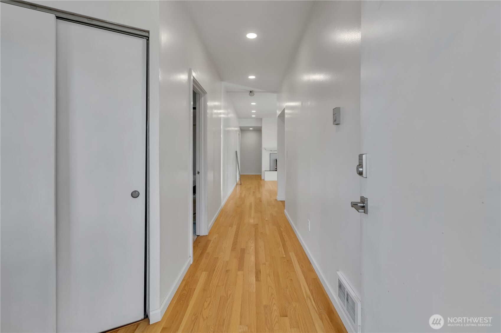 10709 Woodland Avenue E