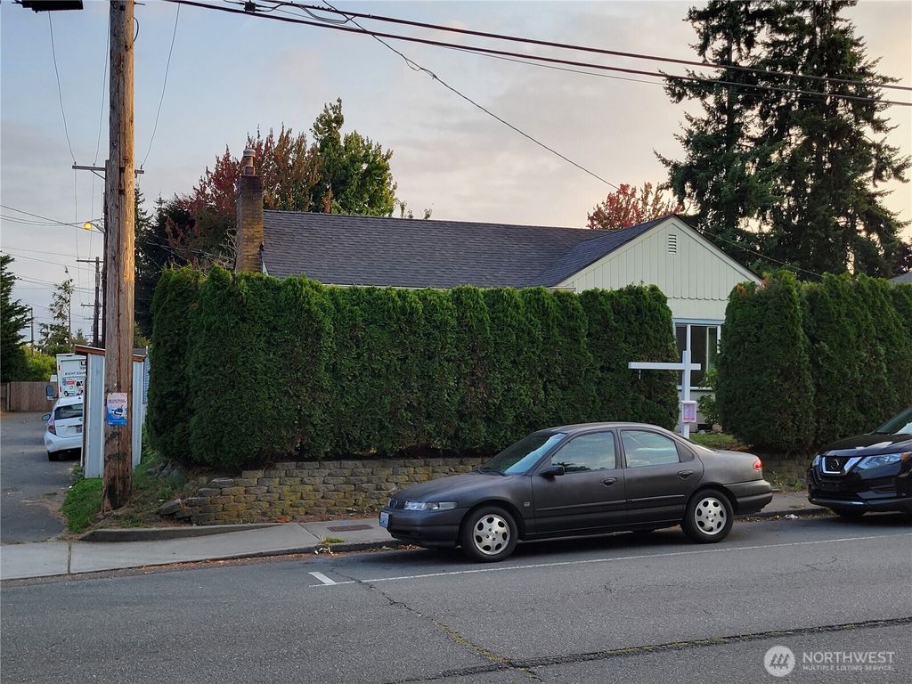 Photo of 2010 10th Street, Everett, WA 98201 (MLS # 2432844)