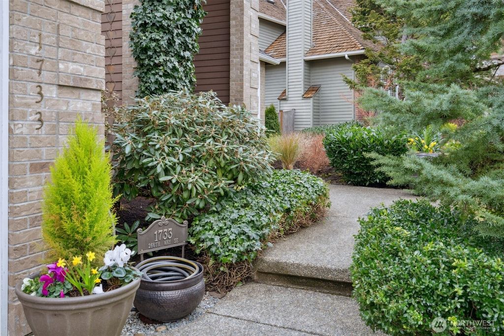 Photo of 1733 266th Way SE, Sammamish, WA 98075 (MLS # 2340535)