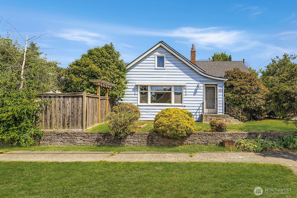 Photo of 324 NE 81st Street, Seattle, WA 98115 (MLS # 2396823)