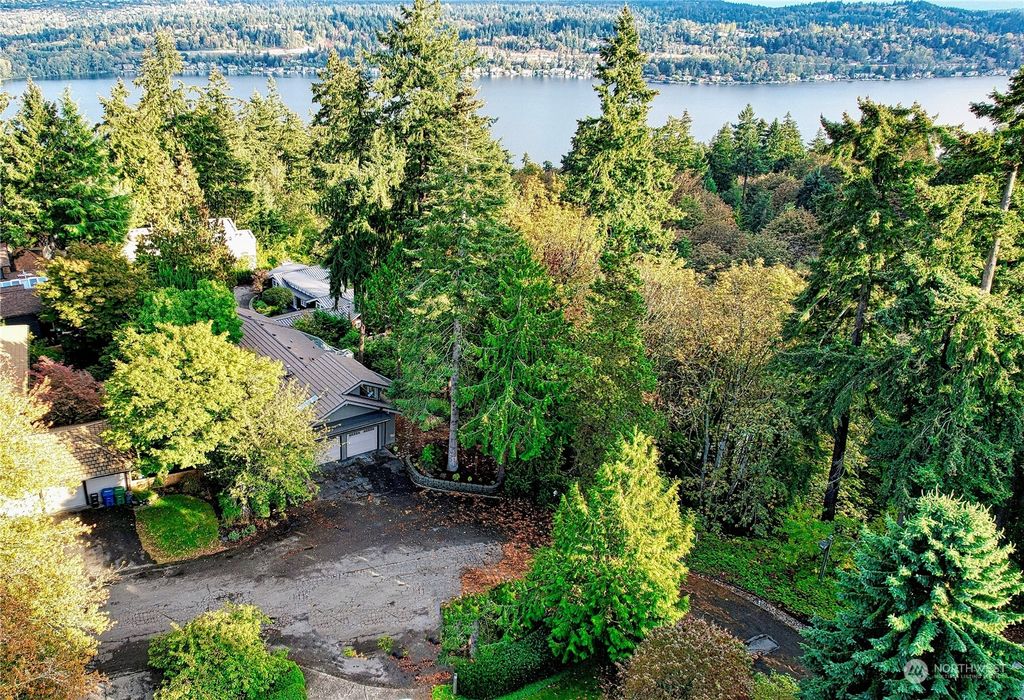 Photo of 4610 92nd Avenue SE, Mercer Island, WA 98040 (MLS # 2029890)