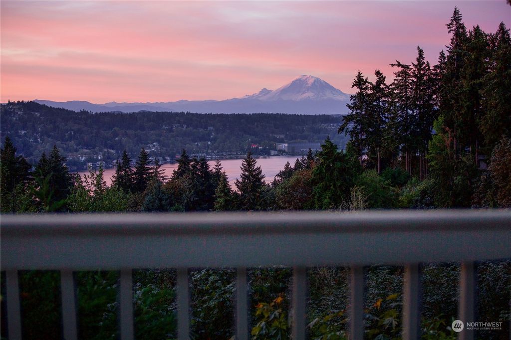 Photo of 4610 92nd Avenue SE, Mercer Island, WA 98040 (MLS # 2029890)