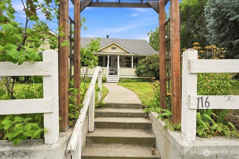 116 E Farnham Avenue
