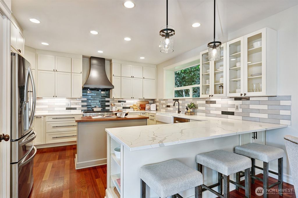 Photo of 7808 45th Avenue SW, Seattle, WA 98136 (MLS # 2439569)