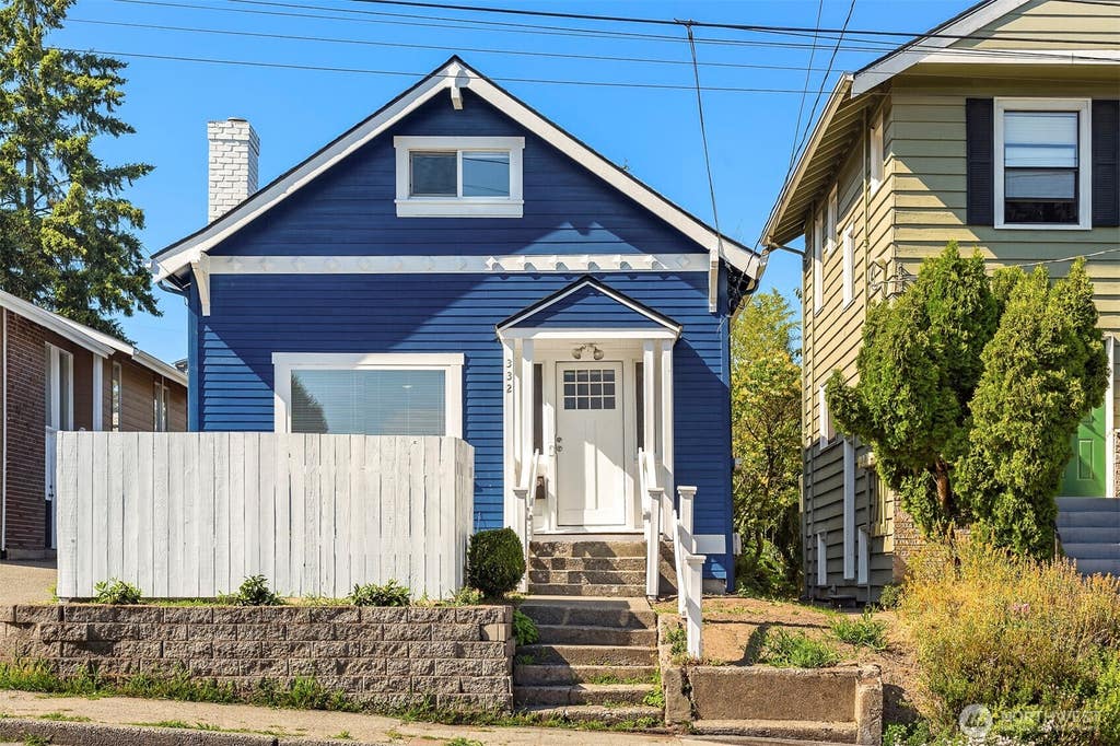 Photo of 332 NE 50th Street, Seattle, WA 98105 (MLS # 2548062)