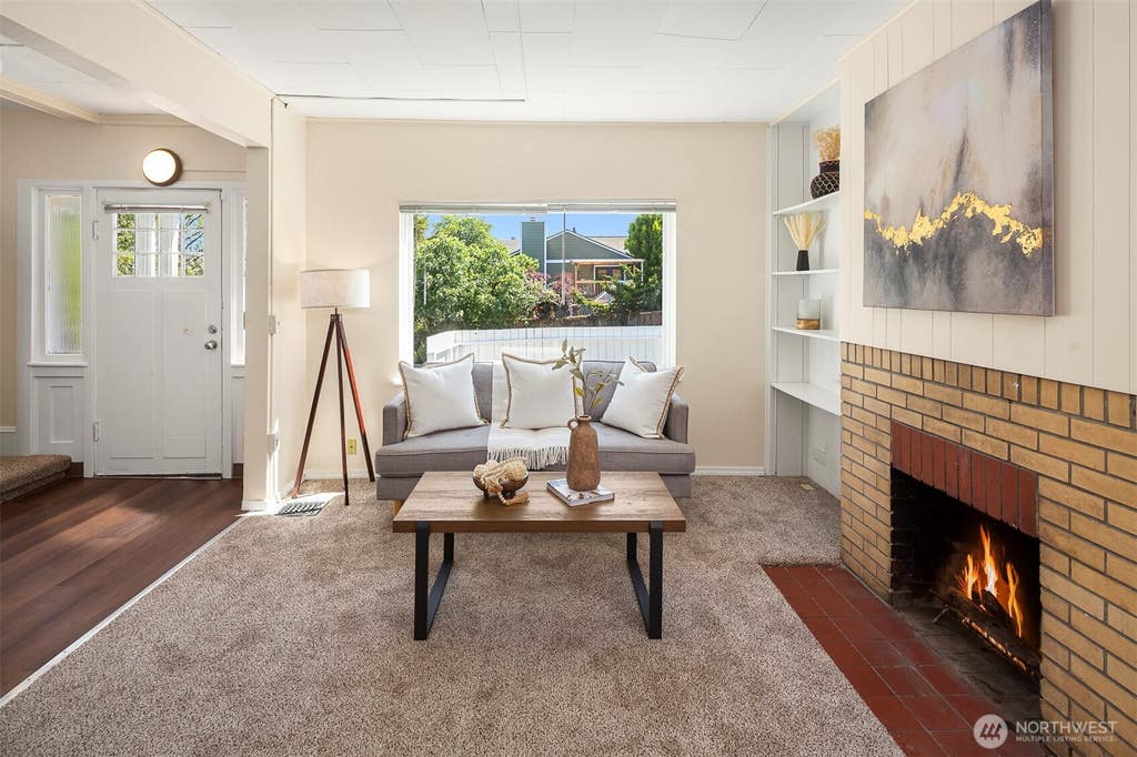 Photo of 332 NE 50th Street, Seattle, WA 98105 (MLS # 2548062)