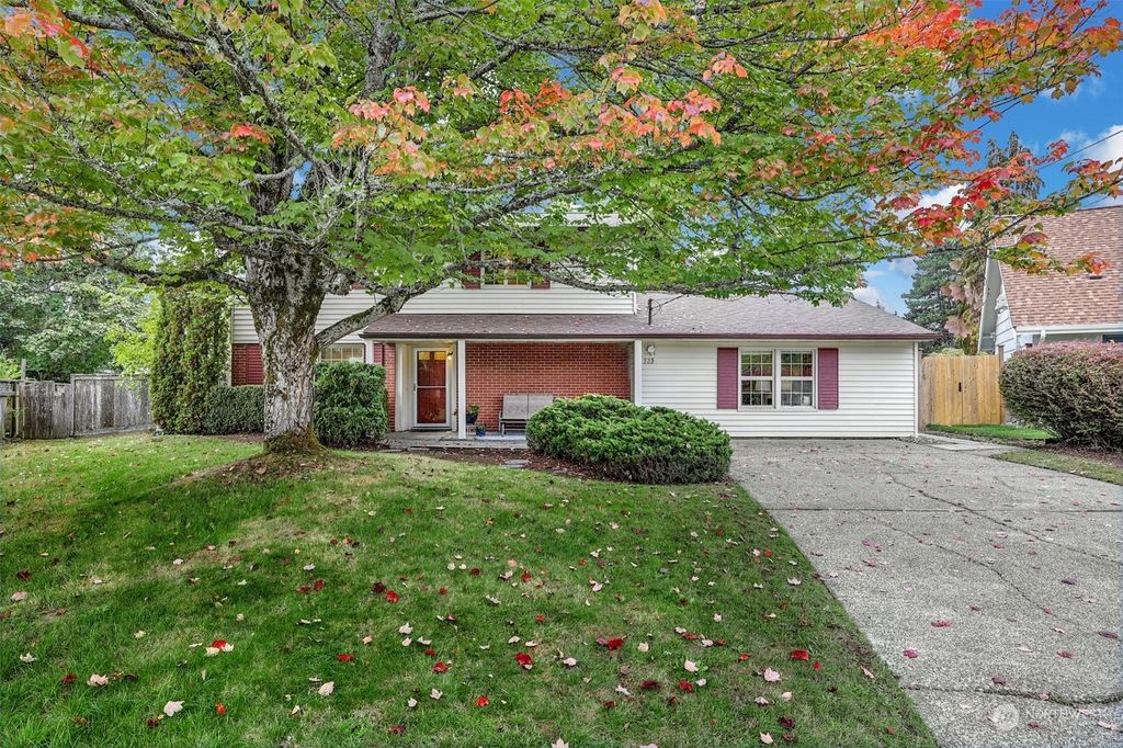 Photo of 125 159th Place SE, Bellevue, WA 98008 (MLS # 2170658)