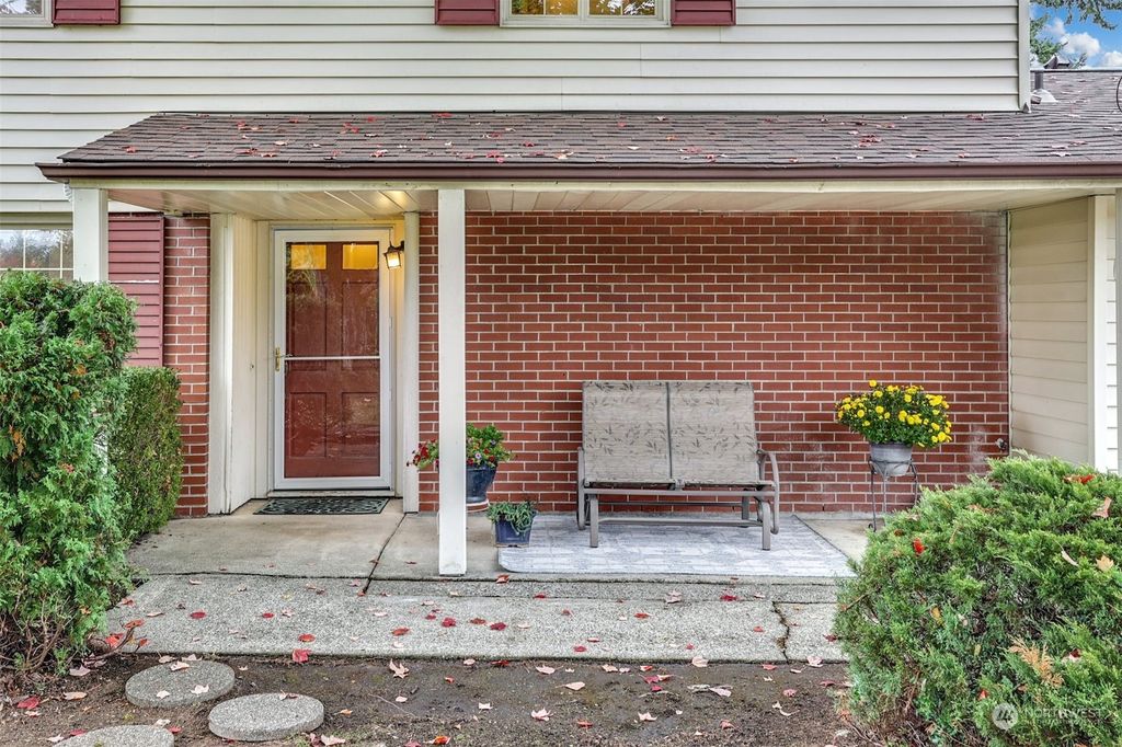 Photo of 125 159th Place SE, Bellevue, WA 98008 (MLS # 2170658)