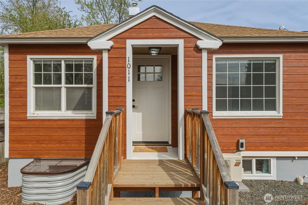 Photo of 1011 Waverly Street, Walla Walla, WA 99362 (MLS # 2501103)