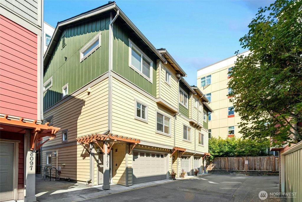 Photo of 8107 165th Lane NE, Redmond, WA 98052 (MLS # 2425913)