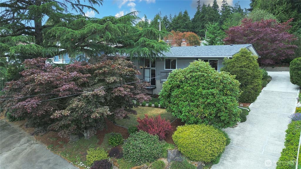 Photo of 14630 4th Avenue S, Burien, WA 98168 (MLS # 2543735)