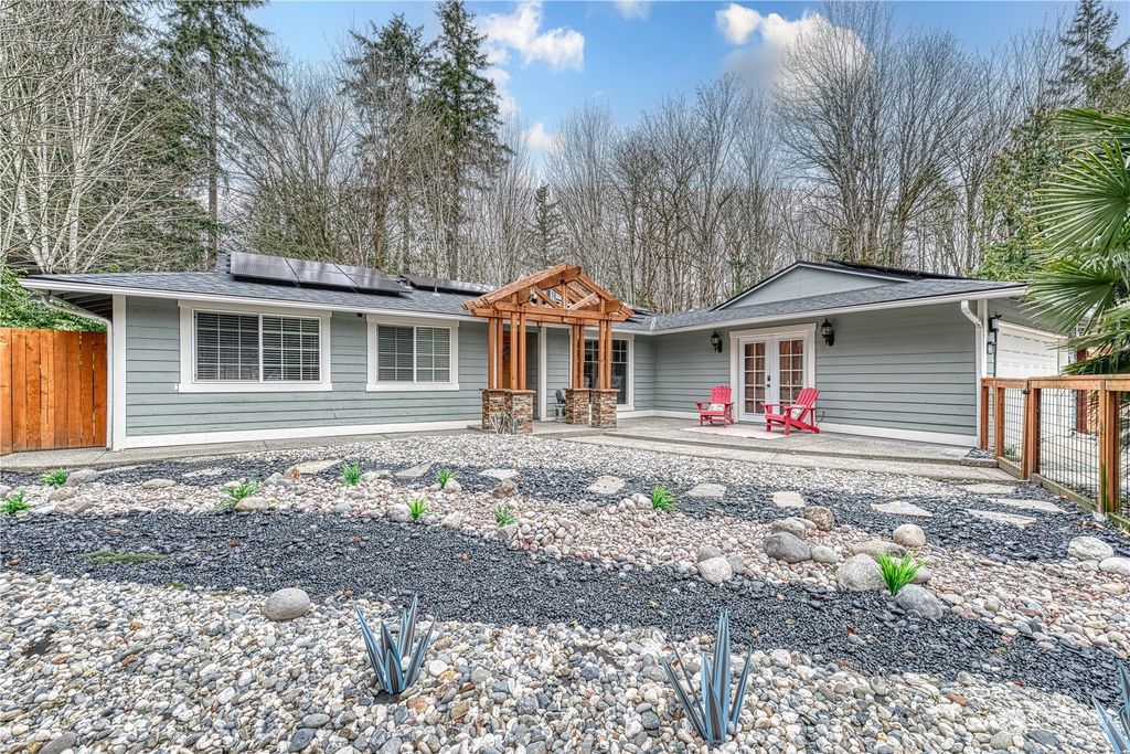 Photo of 2208 Camas Circle SE, Renton, WA 98055 (MLS # 2050627)