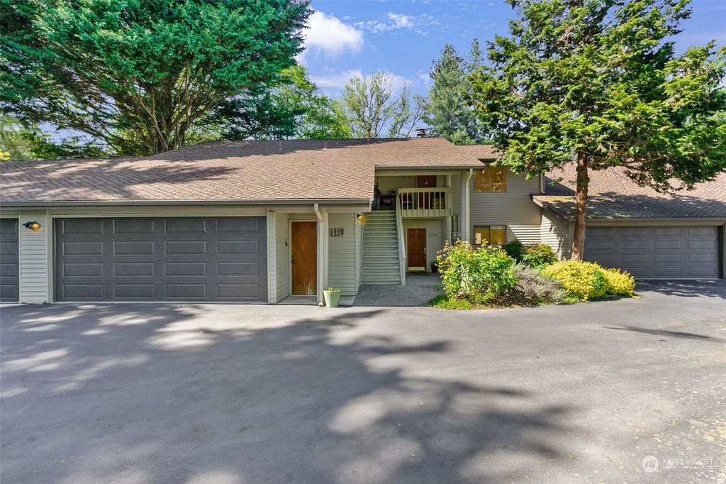 Photo of 1101 Bellefield Park Lane #1107, Bellevue, WA 98004 (MLS # 2067461)