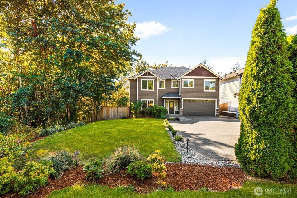 Photo of 1701 Queen Ct NE CT, Renton, WA 98056 (MLS # 2579684)