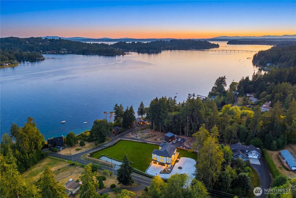 Photo of 6220 Cromwell Drive NW, Gig Harbor, WA 98335 (MLS # 2573223)