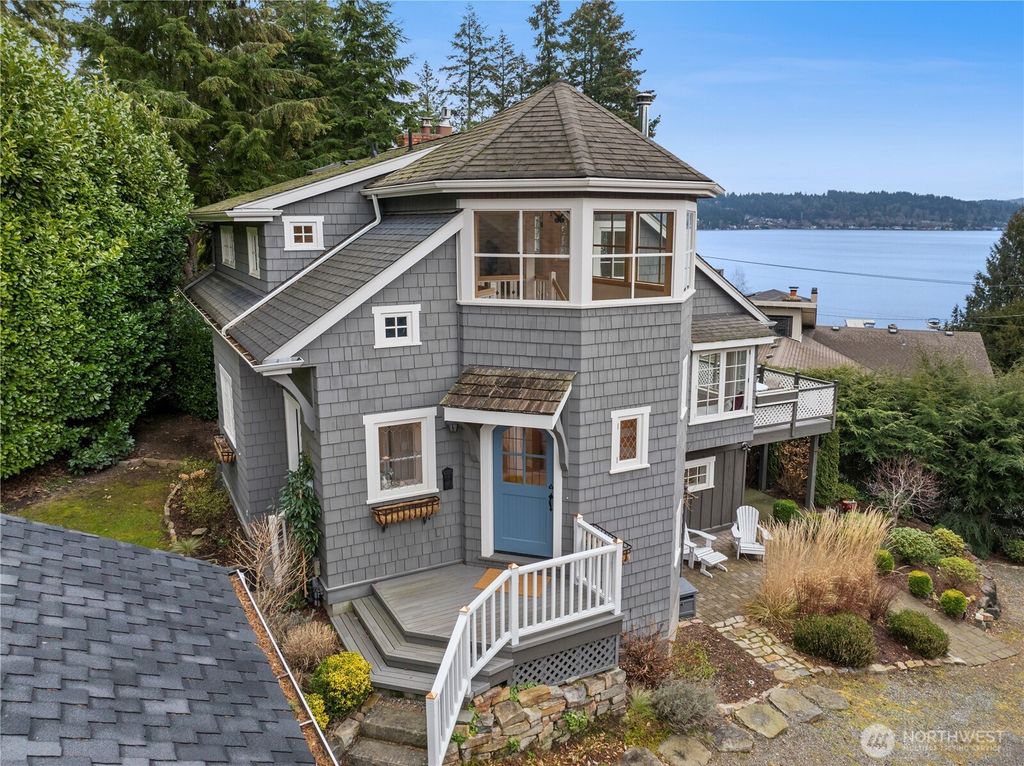Photo of 3265 W Lake Sammamish Parkway SE, Bellevue, WA 98008 (MLS # 2329078)