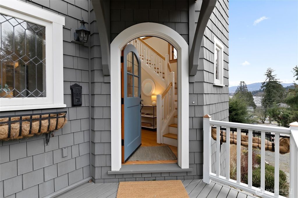 Photo of 3265 W Lake Sammamish Parkway SE, Bellevue, WA 98008 (MLS # 2329078)