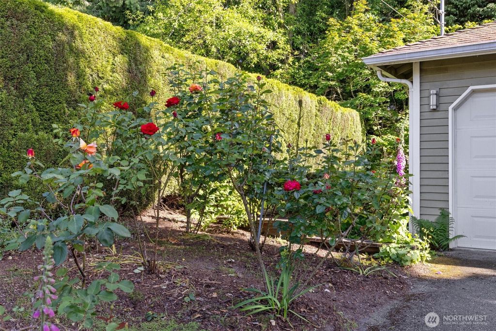 Photo of 1201 Kirkland Avenue, Kirkland, WA 98033 (MLS # 2469117)