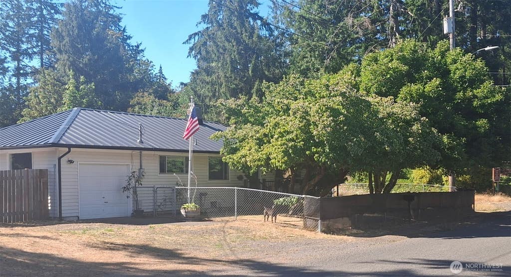 Photo of 703 S 16th Street, Shelton, WA 98584 (MLS # 2560953)