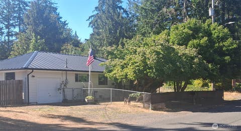 Photo of 703 S 16th Street, Shelton, WA 98584 (MLS # 2560953)