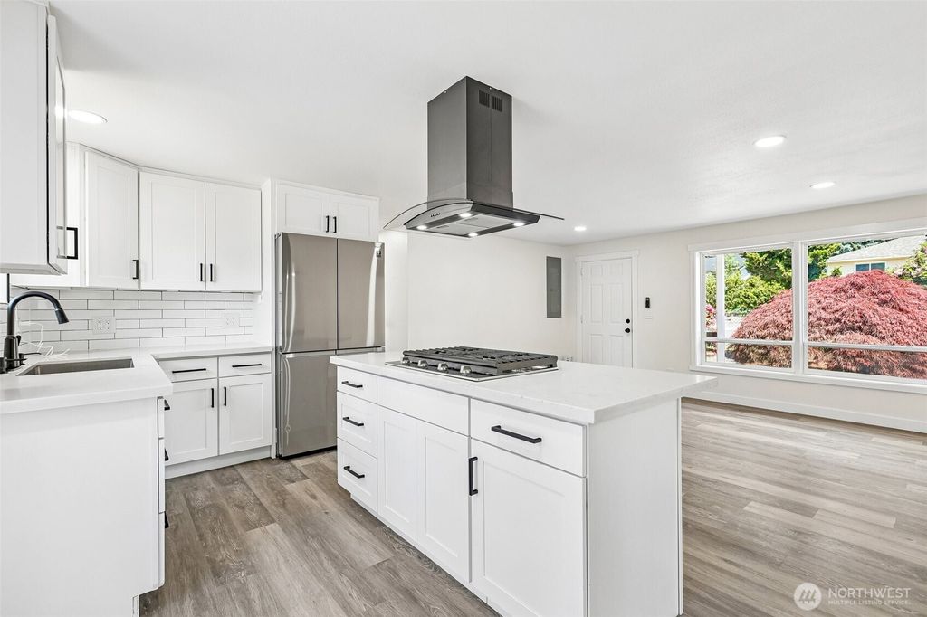 Photo of 3425 NE 7th Place, Renton, WA 98056 (MLS # 2525579)