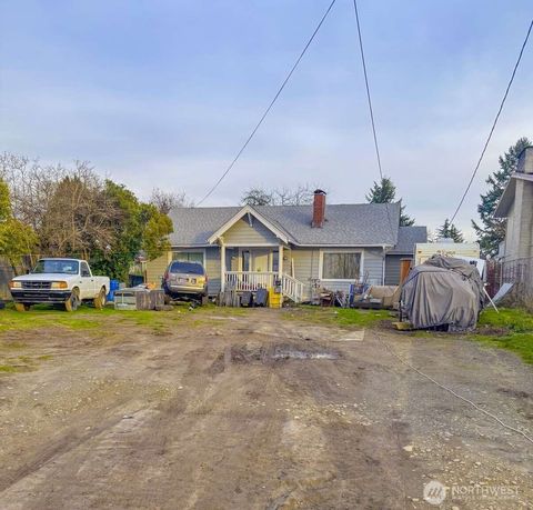 Photo of 10808 Beacon Avenue S, Tukwila, WA 98178 (MLS # 2470354)