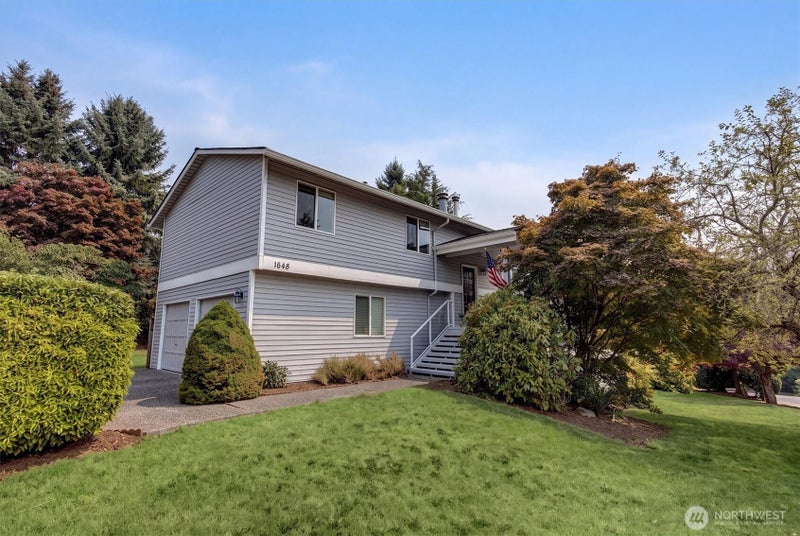 1648 209th Place NE
