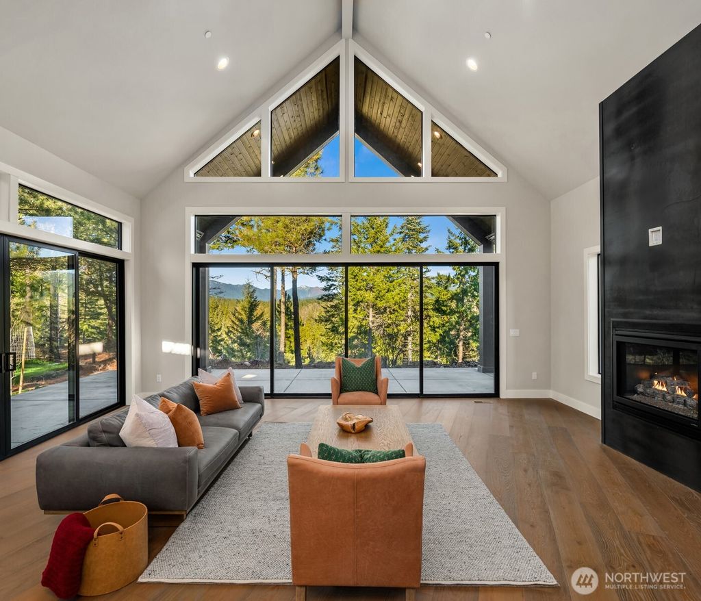 Photo of 831 Gold Leaf Lane, Cle Elum, WA 98922 (MLS # 2460412)