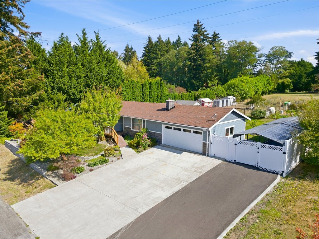 Photo of 10517 44th Avenue E, Tacoma, WA 98446 (MLS # 2591396)