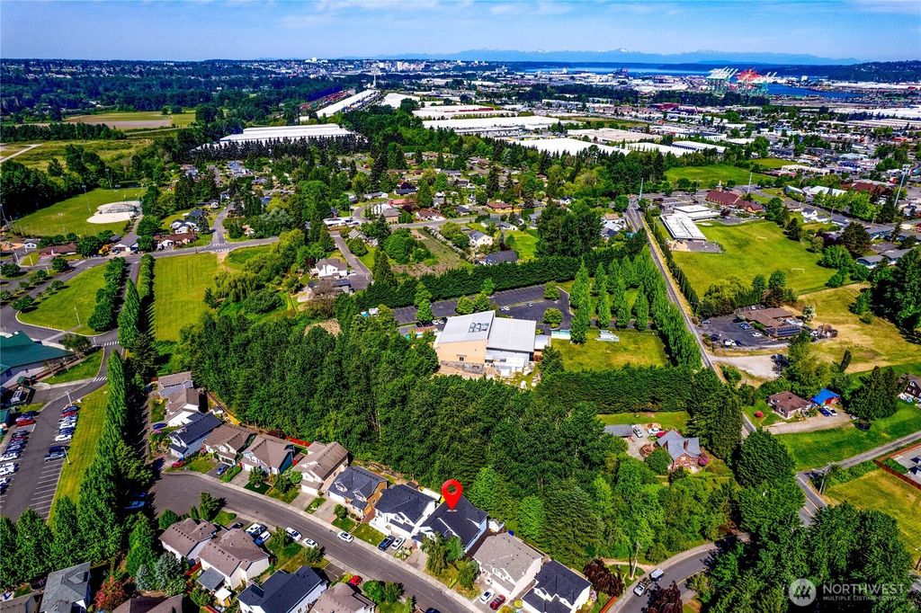 Photo of 5711 Pasinetti Street E, Fife, WA 98424 (MLS # 2507698)