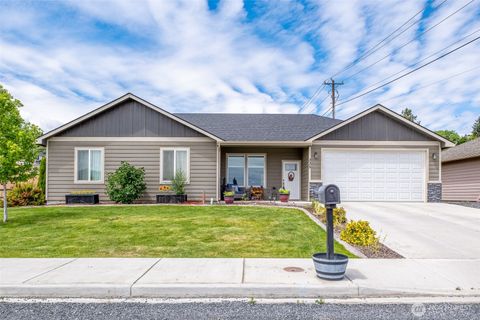 Photo of 335 Canal Drive, Ephrata, WA 98823 (MLS # 2488645)