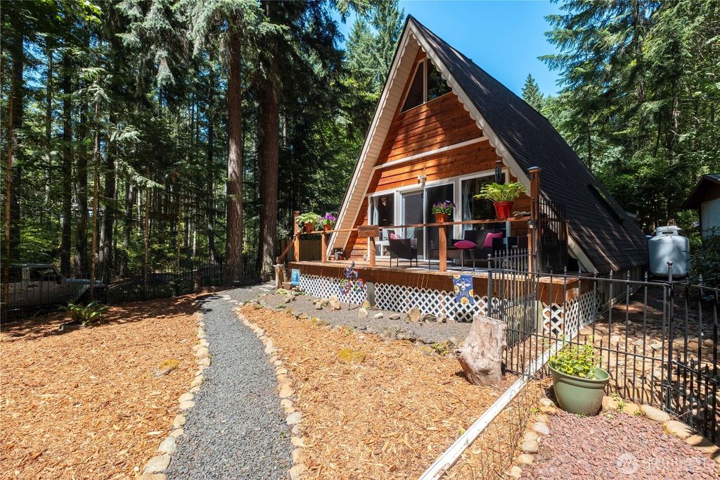 Photo of 371 N Wynoochee Drive, Hoodsport, WA 98548 (MLS # 2516439)