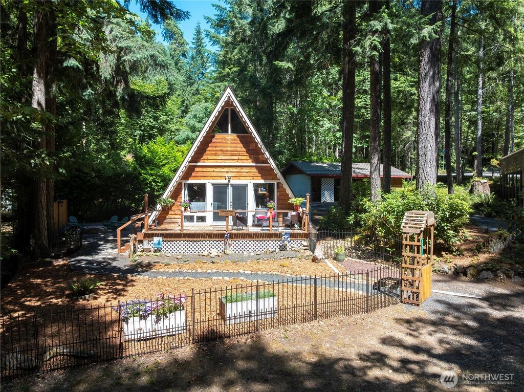 Photo of 371 N Wynoochee Drive, Hoodsport, WA 98548 (MLS # 2516439)