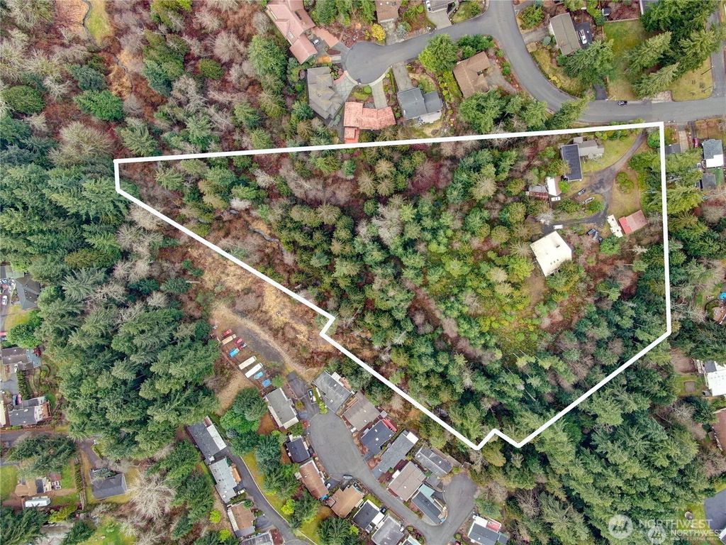 Photo of 700 52nd Street SE, Everett, WA 98203 (MLS # 2352118)