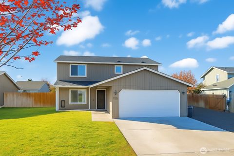 Photo of 526 N Monarch Street, Moses Lake, WA 98837 (MLS # 2453241)