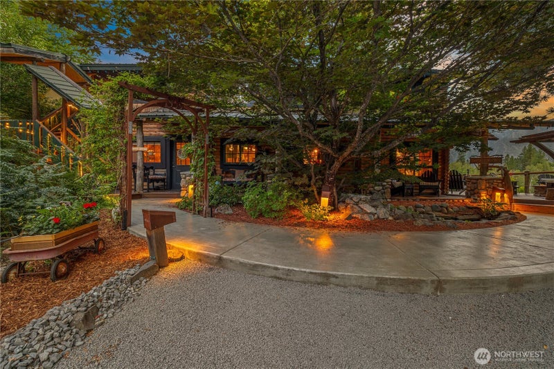 225 Lovely Lane