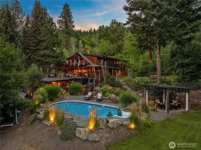 225 Lovely Lane