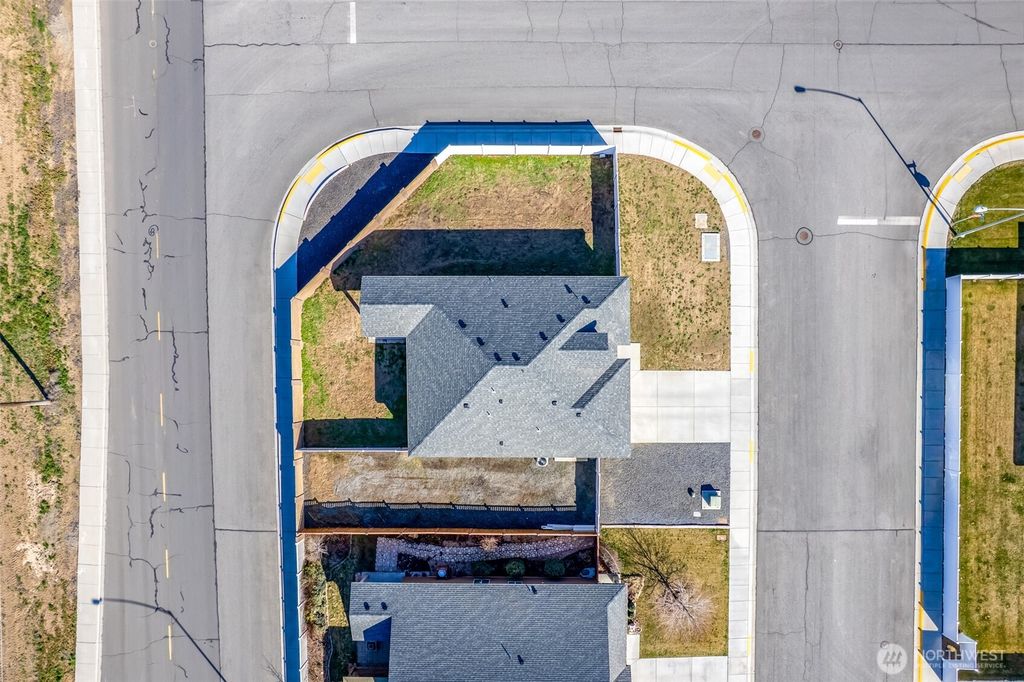 Photo of 1019 Hilltop Ave NE Ave, Quincy, WA 98848 (MLS # 2489992)