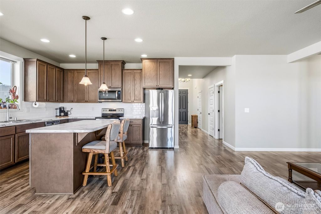 Photo of 1019 Hilltop Ave NE Ave, Quincy, WA 98848 (MLS # 2489992)