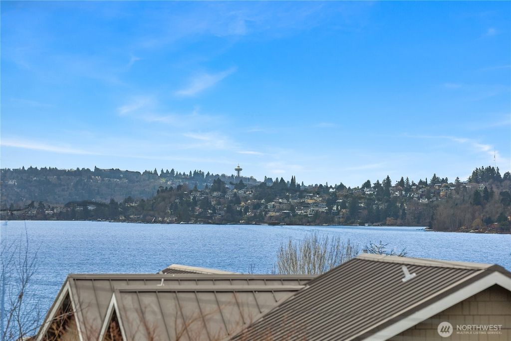 Photo of 508 10th Avenue W, Kirkland, WA 98033 (MLS # 2485679)