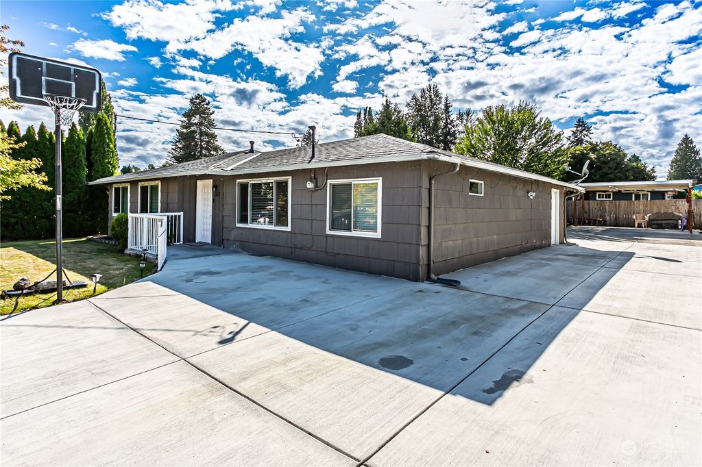 Photo of 16827 125th Avenue SE, Renton, WA 98058 (MLS # 2159713)