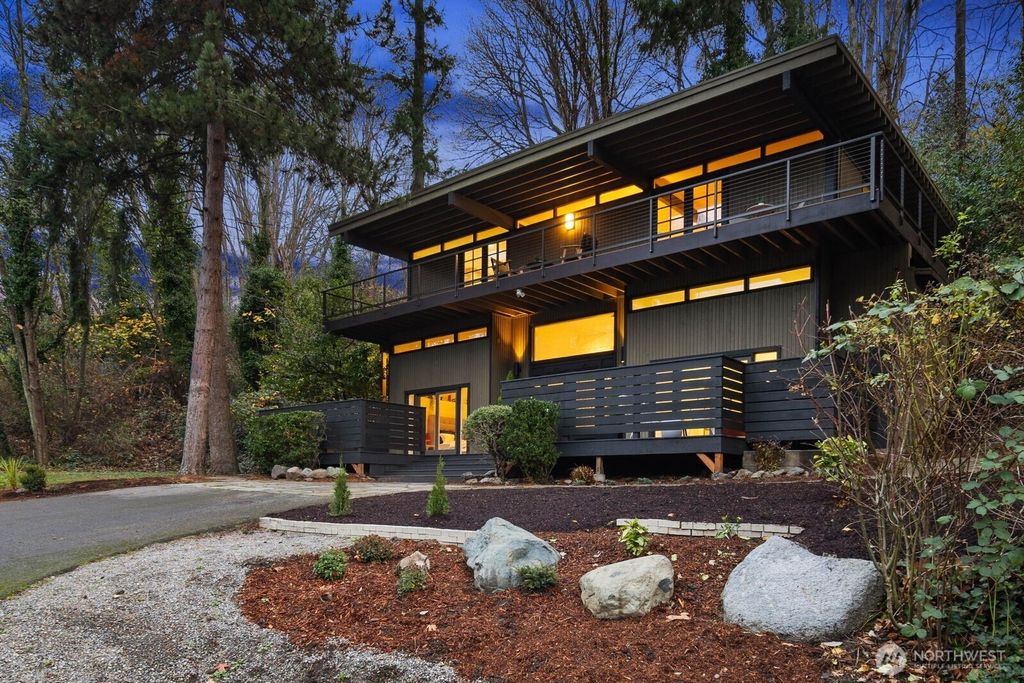 Photo of 1644 32nd Avenue W, Seattle, WA 98199 (MLS # 2458569)